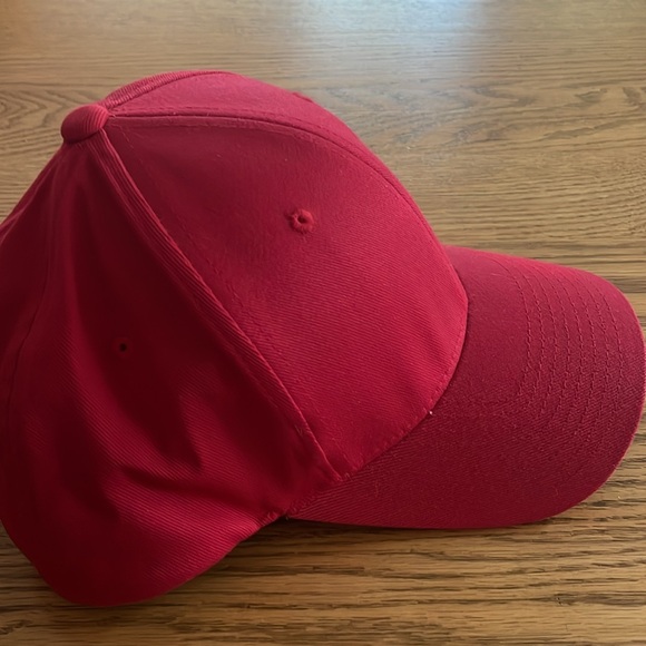 Flex fit adult baseball style hat/cap L-XL-NEW red w/skull embroidered artwork - Picture 4 of 12